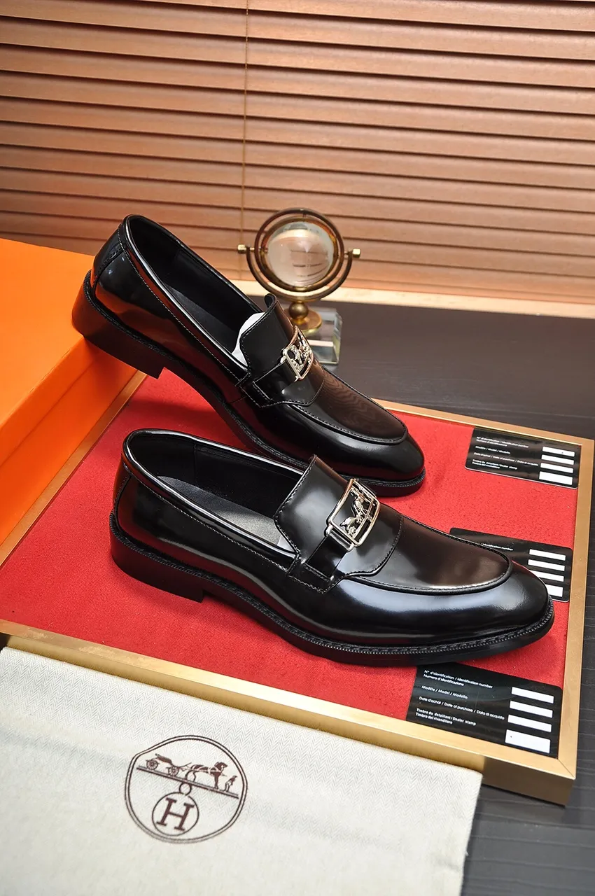 Men's shoes💰460💶[HERMES] (cowhide lining)🍀Italian top luxury🍀He does not pursue novel styles and gorgeous colors, but attracts the favor of successful men with his flawless, elegant and classic style! This very, very comfortable, simple and stable style makes it easy to match any style! The pattern is absolutely 1:1 refined from the original case, and we strive for excellence in materials, imported cowhide + cowhide lining💪💪💪extraordinary texture👍! .Black brown code number: 38 to 45 (45 customized)